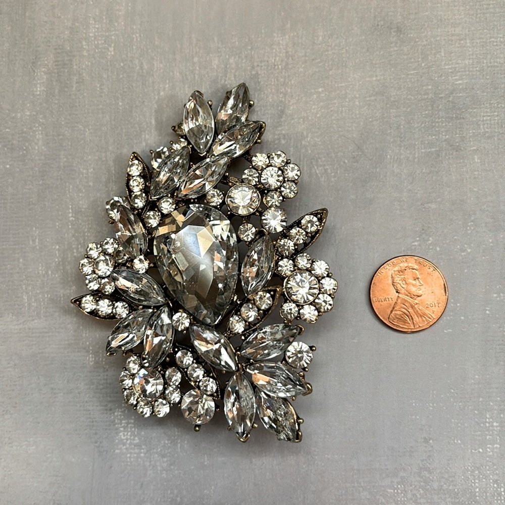Large Rhinestones Brooch Brass Color Metal on the Back NEW